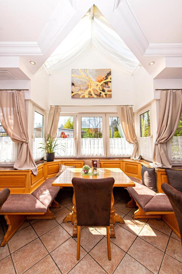 Hotel Wiental Pressbaum Екстер'єр фото