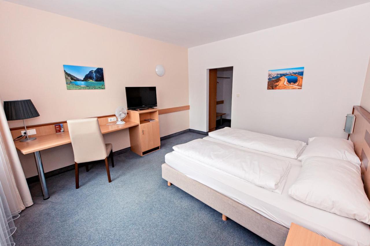 Hotel Wiental Pressbaum Екстер'єр фото