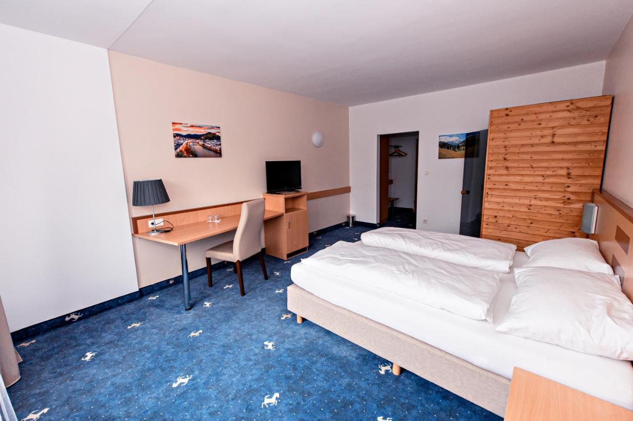 Hotel Wiental Pressbaum Екстер'єр фото