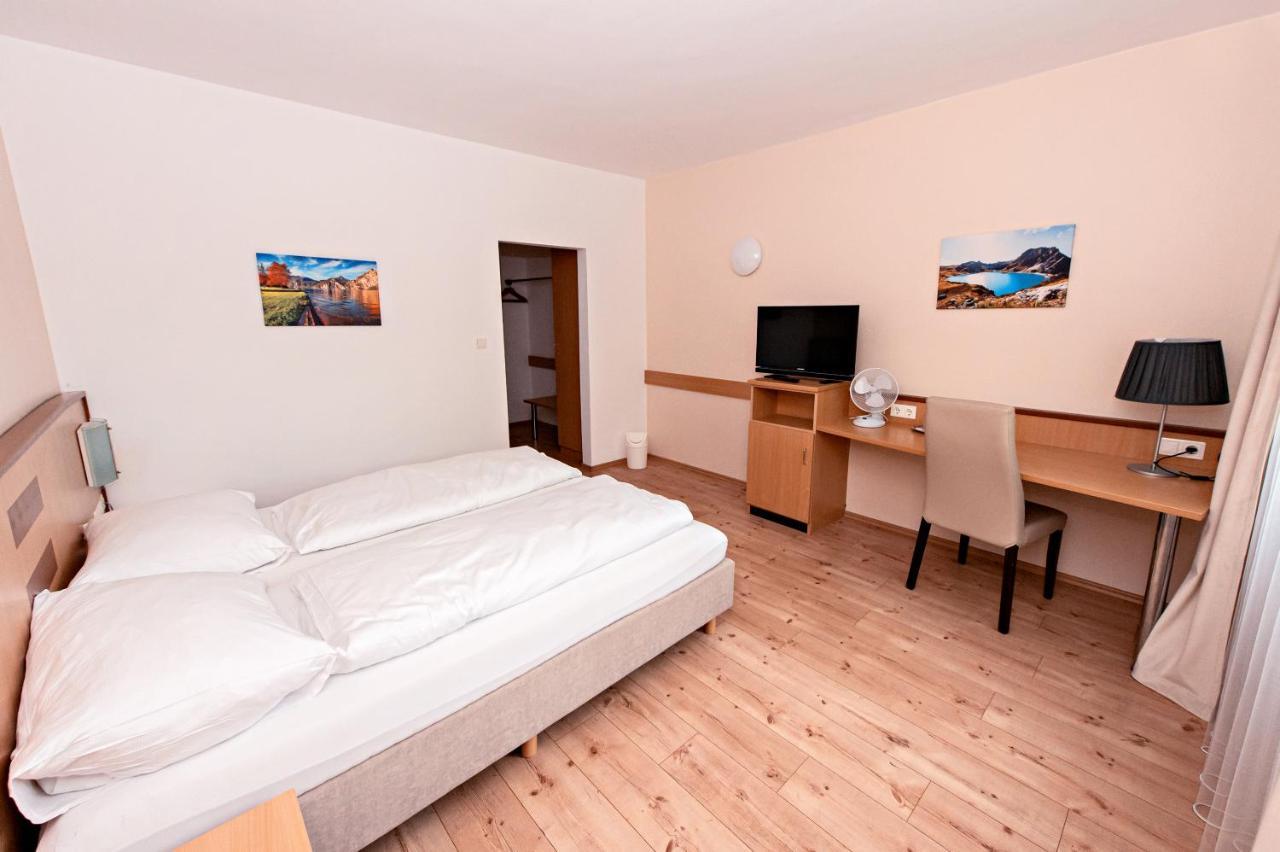Hotel Wiental Pressbaum Екстер'єр фото