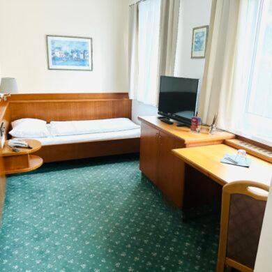 Hotel Wiental Pressbaum Екстер'єр фото